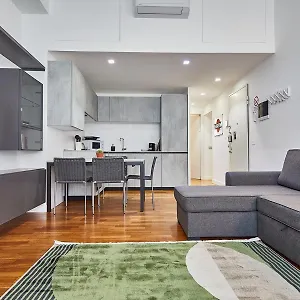 Apartamento Moderno Trilocale Moscova Brera, Milán